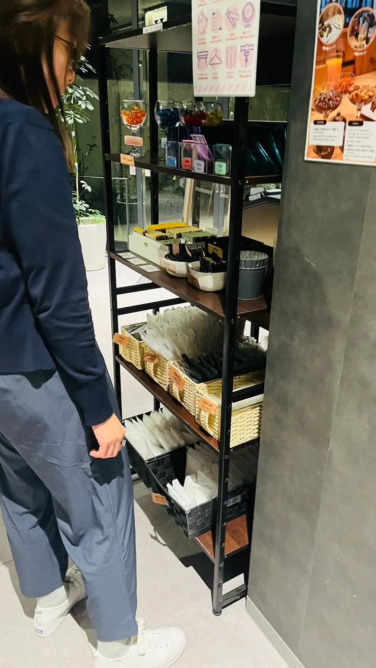 包括浴帽、梳子、刮鬍刀等都能拿。