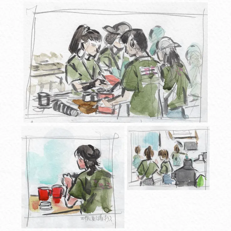 分裝豆子、攝影、磨粉中的工作人員。