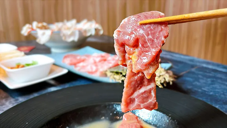 桃園青埔美食【怎麻辣頂級鴛鴦火鍋】麻辣鍋推薦