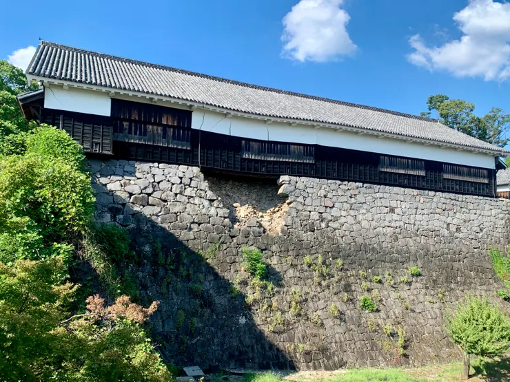 數寄屋丸在地震中崩落損壞的牆基構造