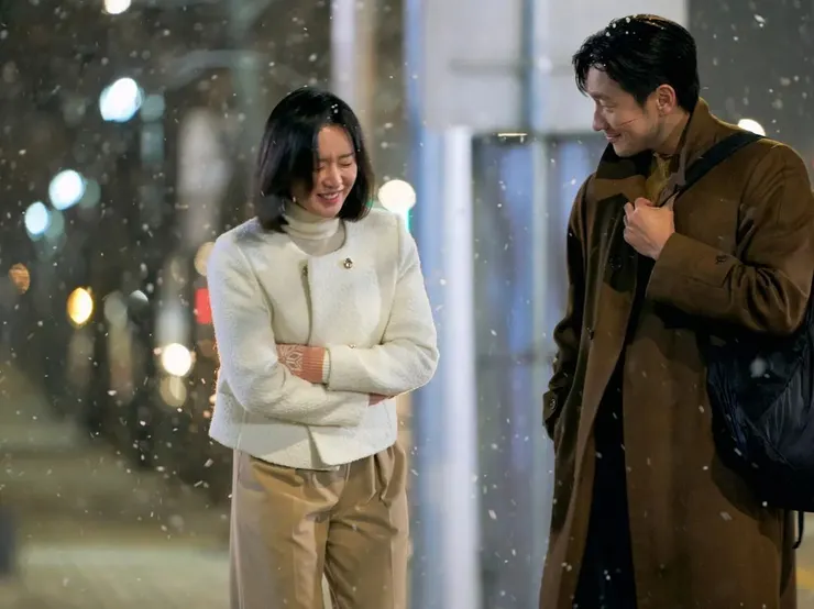 《我的出走日記》中,金智媛飾演的廉美貞,和孫錫久飾演的具子敬,組成了「推仰 CP」。