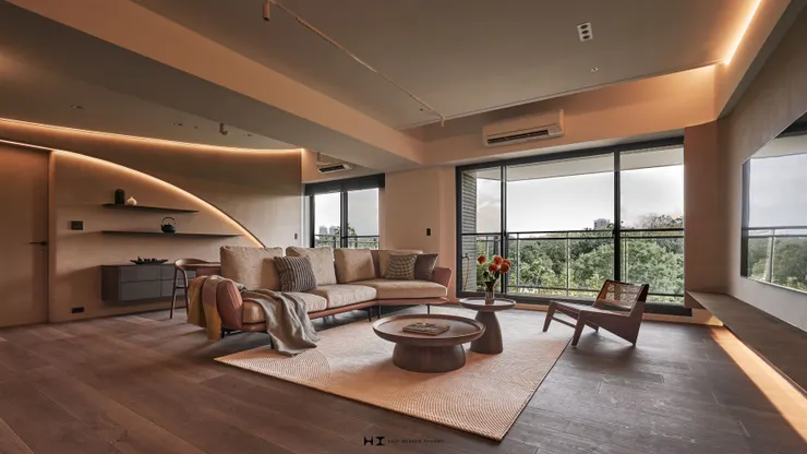 客廳的材質交響，與森林綠意對話的寧靜時刻