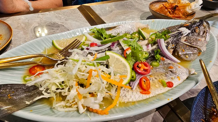 清蒸檸檬魚也很道地!