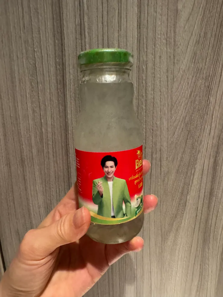 綠色瓶身的燕窩