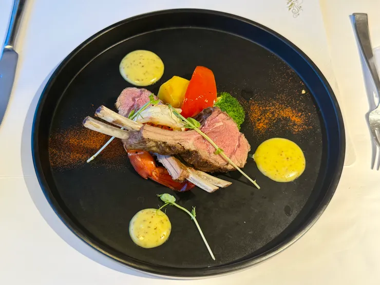 低溫舒肥法式小羔羊排襯海大蝦   1180元