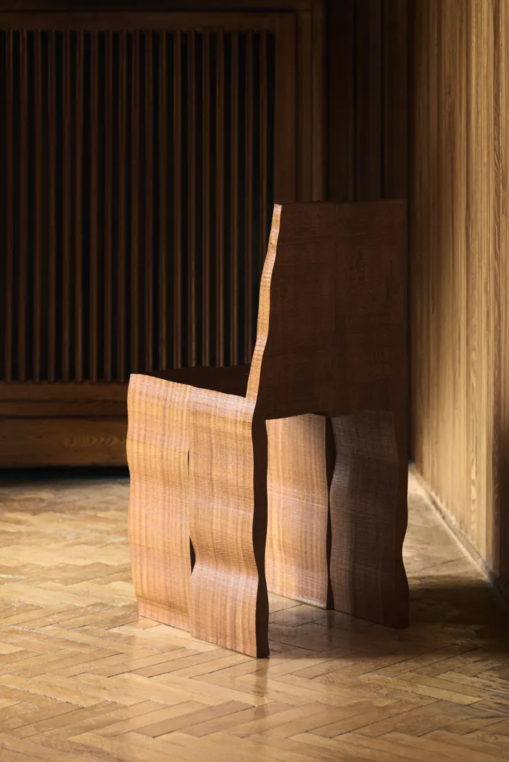 Folly chair by Aleksander Oniszh 