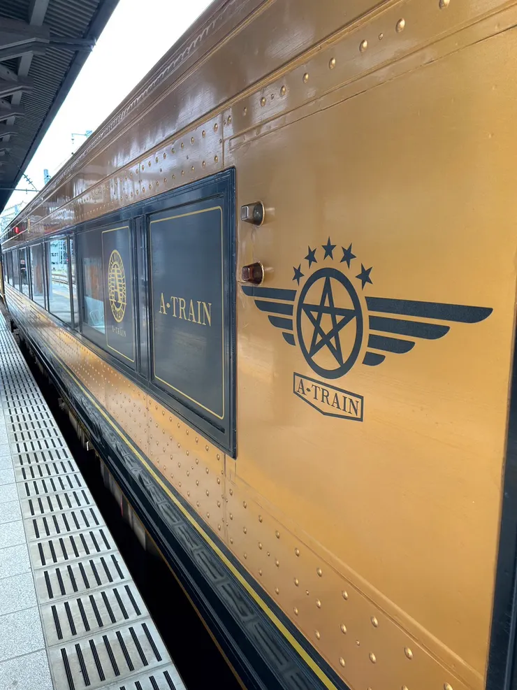 金光閃閃的側面