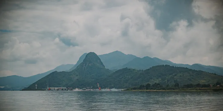 陰天下的撫仙湖其實也有另一種感覺