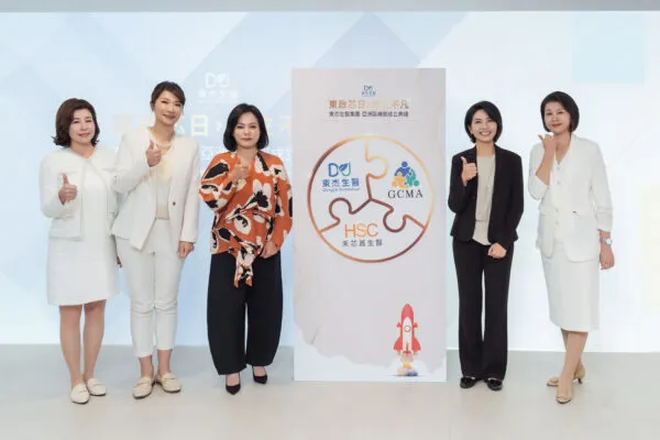 東杰生醫集團 陳夢琦執行長(左3)、禾芯菖生醫 陳家維總監(左2)與GCMA台灣健康促進成長曲線管理協會 柯怡君秘書長(右2)三方完成策略合作協定的重要里程碑。