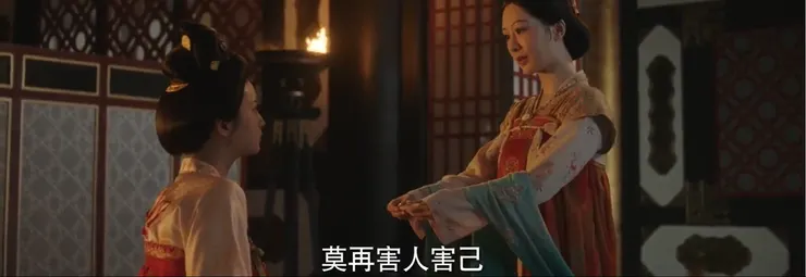 何惟芳為縣主撿起她掉落地上斷掉的玉簪，奉還給她，並藉此機會比喻人生。(圖片引自連結內容)