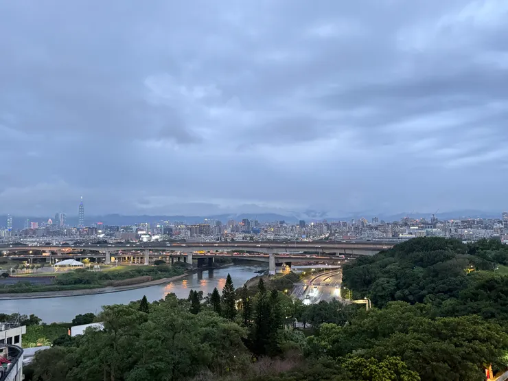 逐步入夜後的景色