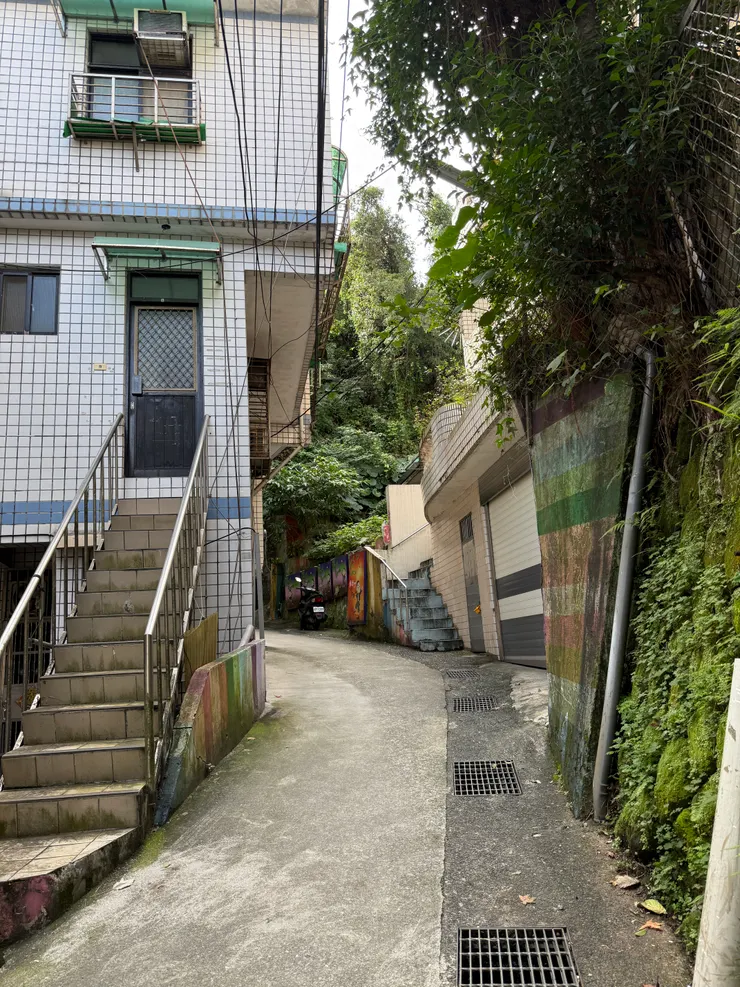 不起眼的小路是入口