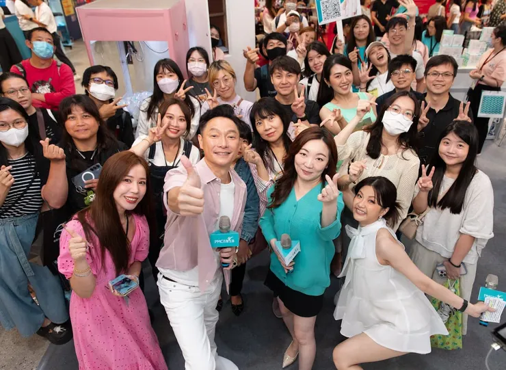 圖說：謝祖武與現場大合照。（圖／PMC百醫生技）