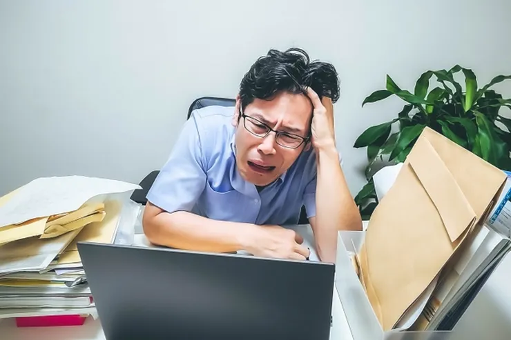 員工因為連日加班，開始叫苦連天了 (圖片來自Photo-ac)