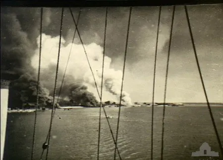 1942年2月20日，東港的港口設施被摧毀，以防止日軍使用