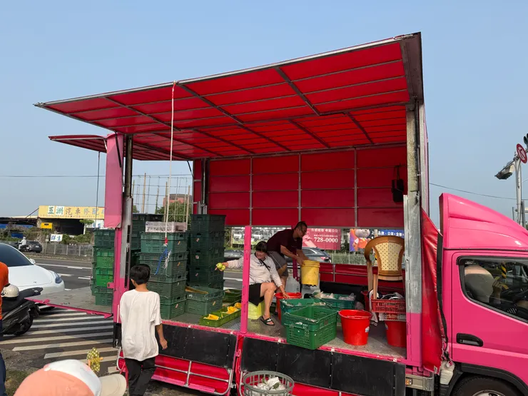 提供西瓜，現場切！全家來幫忙！