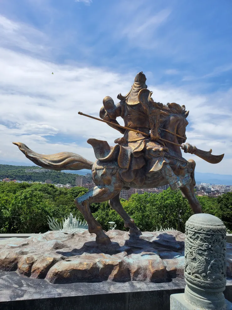 帥氣的關爺爺背影！