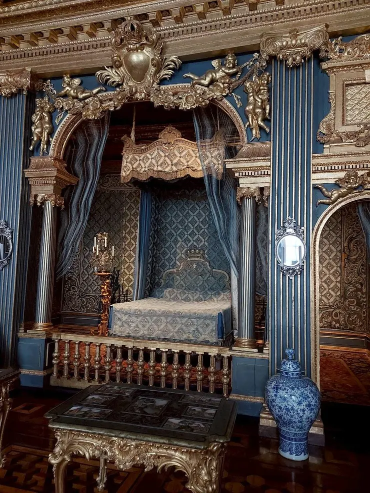 皇宮內的骨董家具