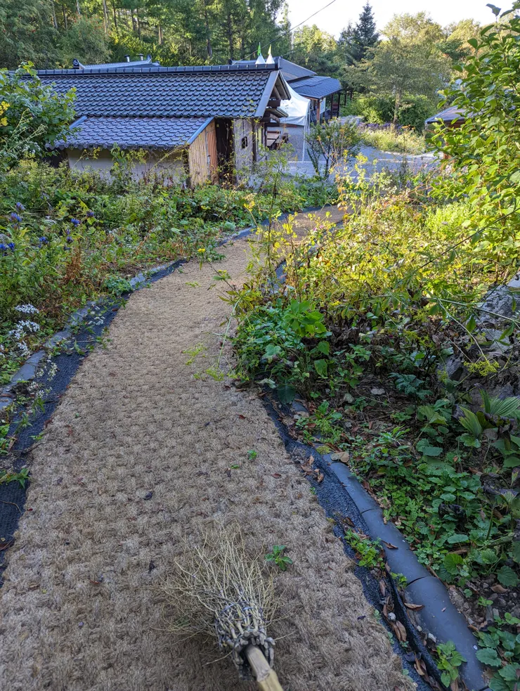 跟竹掃把培養感情中~