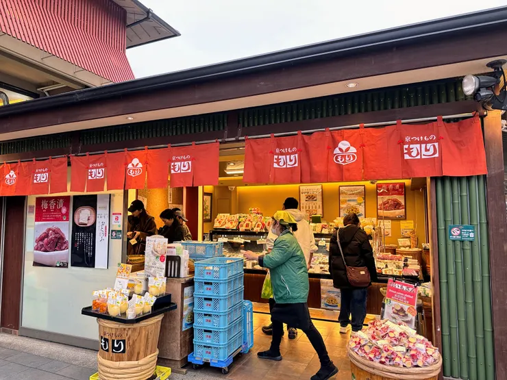 在這邊購買好吃的京都漬菜，沒有帶一點當伴手禮錯過很可惜