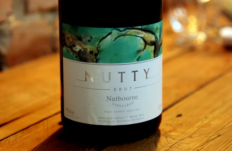 英格蘭在地酒莊釀的葡萄酒，其實礙於英國地理位置本就不利於釀葡萄酒，即使這款是得獎紅酒，只能算是中度清爽的佐餐酒，中規中矩的水準，不過，地酒配地餐仍然是對味的美感搭檔