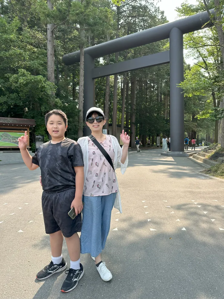 這黑色的鳥居，看起來就是氣派