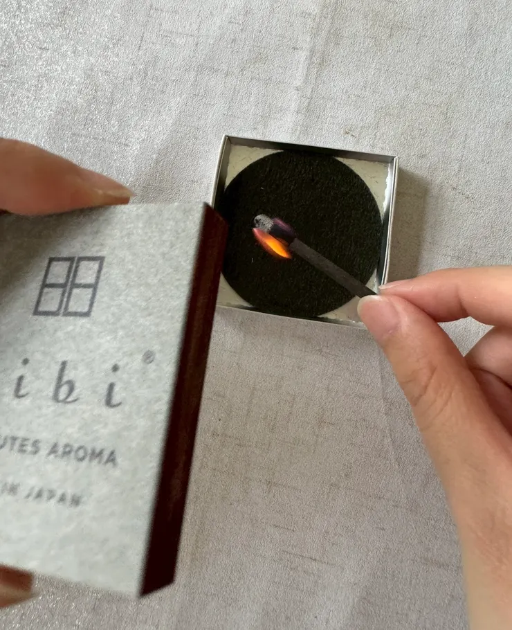 點燃後的火柴棒火焰很大！