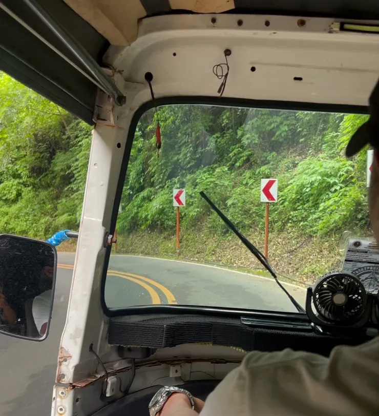 在嘟嘟車上(Zeric Huang 攝)