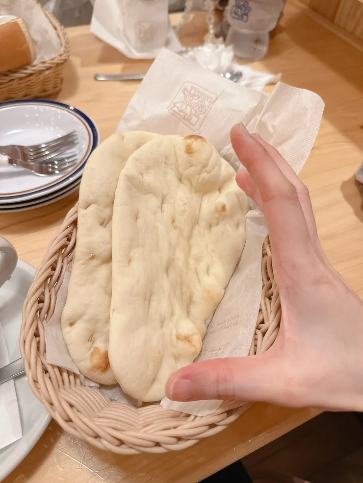 客美多的印度餅 好大!