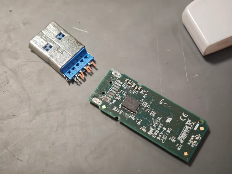 拆開後發現,看到頭已經完全折斷。