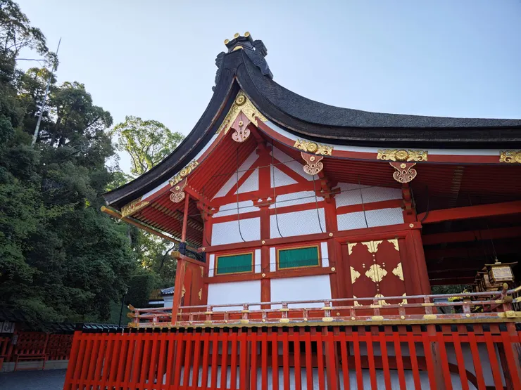 伏見稻荷大社正殿的側面