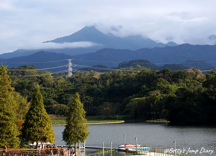 ▲峨眉湖吊橋風景區/圖片來源:Betty's Jump Diary