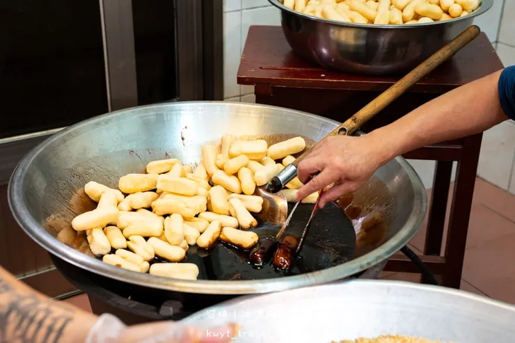[台中大甲伴手禮]麻姥姥手工餅舖，媽祖欽點的供品？麻荖盆花供佛美翻天，傳承五代百年手藝，過年限定木盒、抹茶口味必搶，2026禮盒推薦