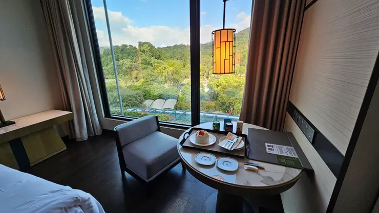 謝謝台北士林萬麗酒店送給老爸的免費生日蛋糕!老爸真的很開心!我很謝謝飯店!