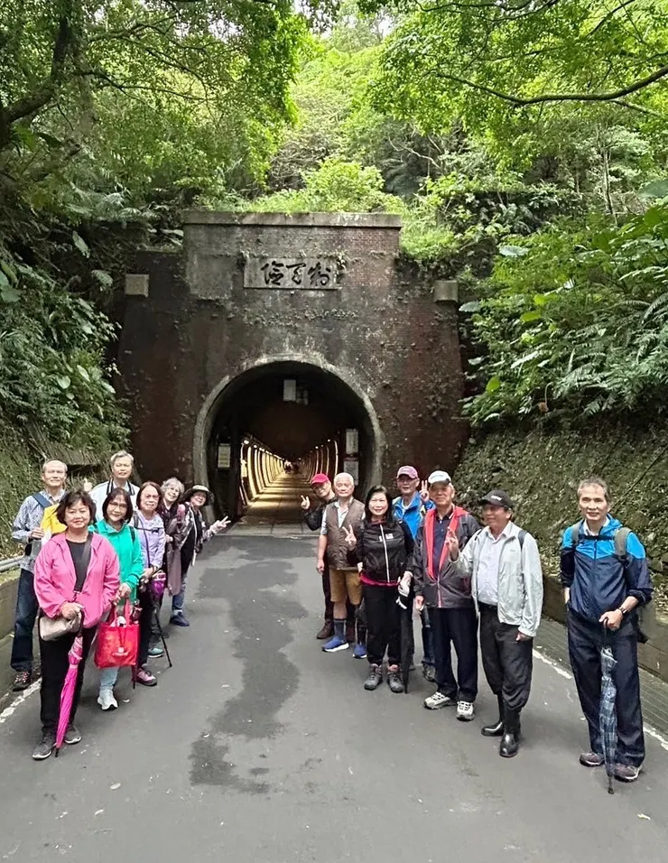 隧道北邊入口，上方有「制天險」的雕刻