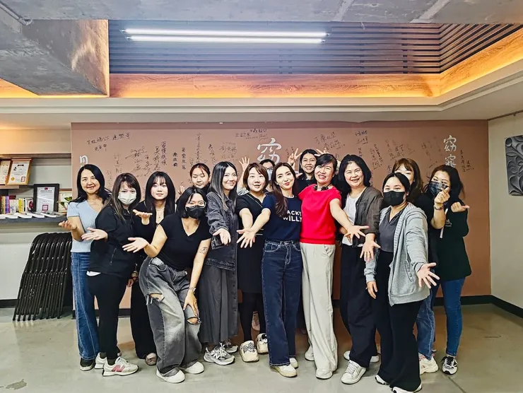 圖說：團隊合影，展現跨界合作打造女性美學服務新模式。（圖／窈窕佳人）