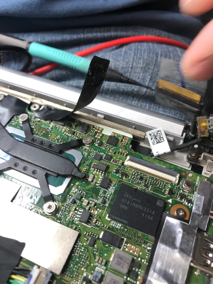 找來找去,這一顆最像硬碟。