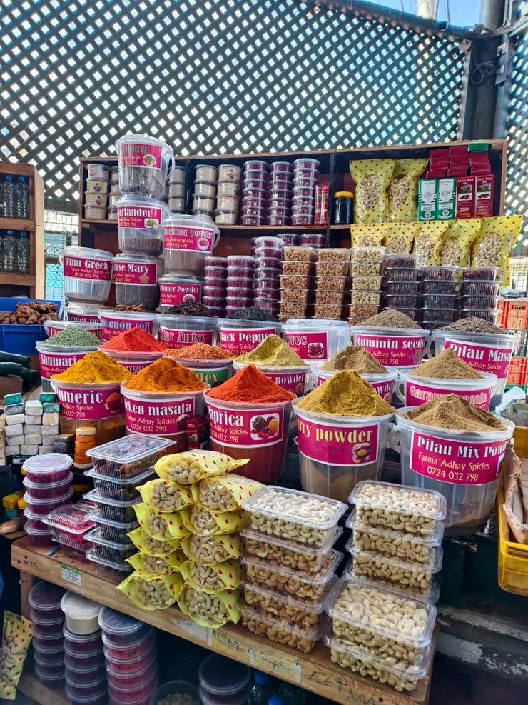 也有磨成粉狀或混搭好的香料。