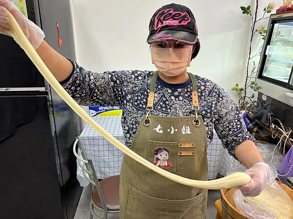 *(淡水美食)七小妞沾醬麻糬~抹茶沾醬、紫薯沾醬、豆乳沾醬~