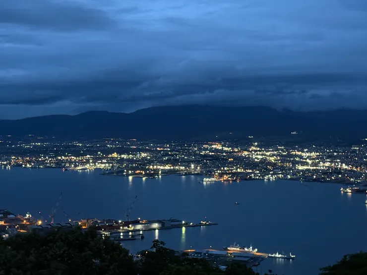 就算是港邊夜景也很美