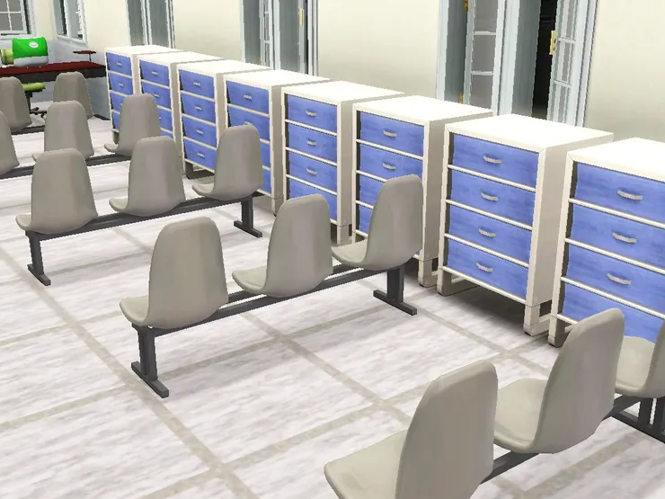 這房間最多櫃子了。