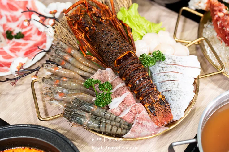 [台南親子友善餐廳]敝姓鍋台南海安店，龍蝦海陸套餐、過年限定內用年菜超澎湃，台南過年聚餐推薦，附最新菜單