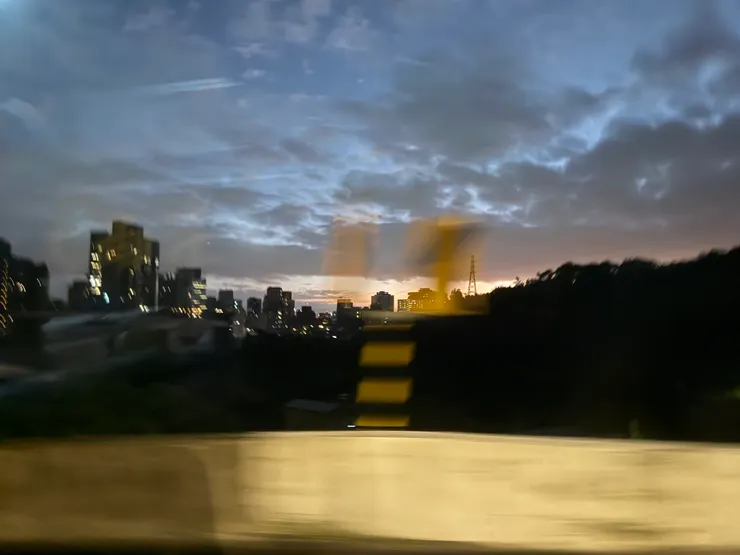 車上拍到的城市一角