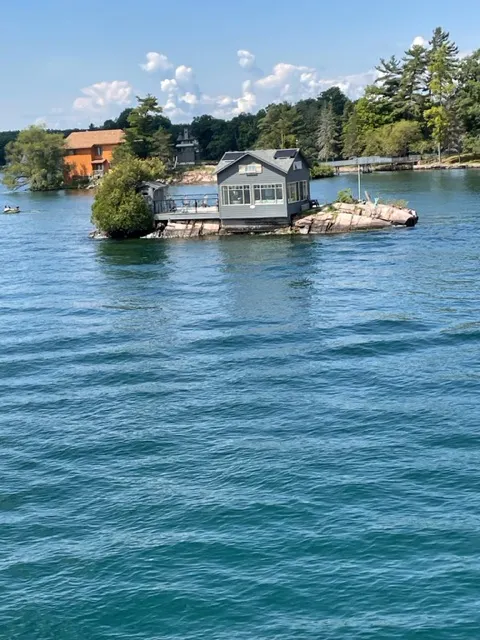 千島湖上的小屋，像不像玩具?