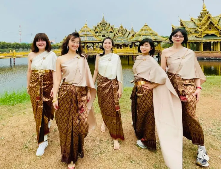 誤入Ｃ位，沒化妝真的撐不起這裝扮😂