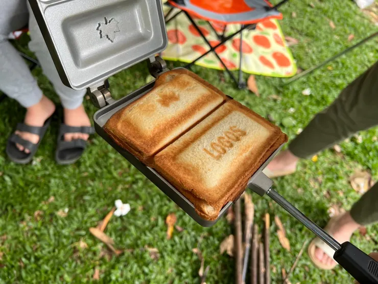 跟同事借烤盤烤土司