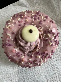 現金固然好用，但放在對的投資標的上，可以加快資產增加。因此，除非發現更好的投資標的，否則別輕易的拋出自己手上該個股的持有股數。在股市下跌時，雖然會有不知道會跌到什麼時候的壓力存在，但對於價值投資者而言，股市下跌正是財富重新分配的好機會，反而應該感到高興才是。