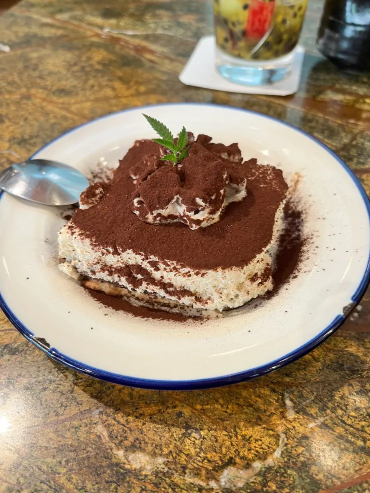 Illuminate 河映咖啡館-提拉米蘇