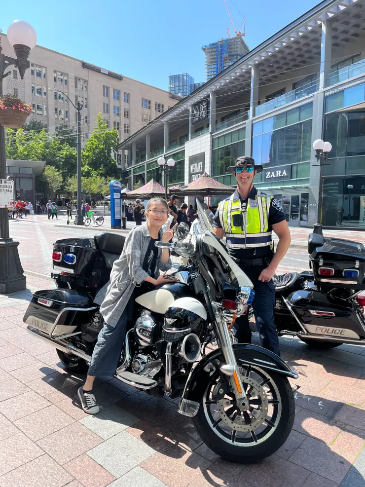 ▲美國警車，我也是坐過警車的人了
