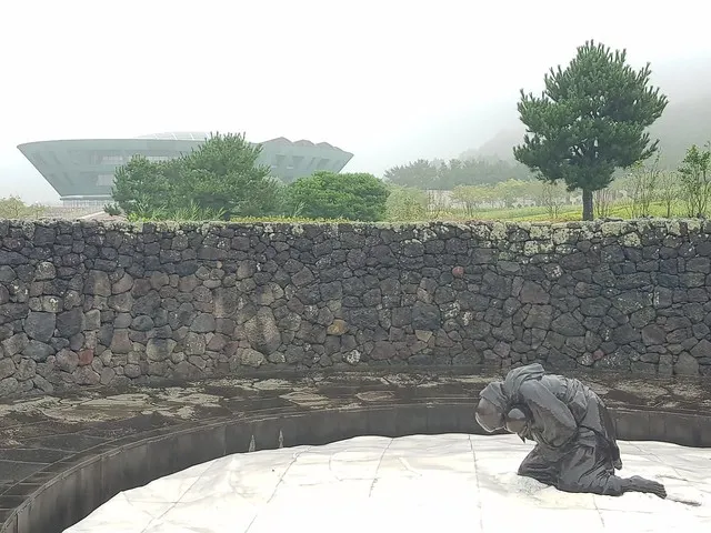 圖5：四三和平公園的「飛雪」雕塑。